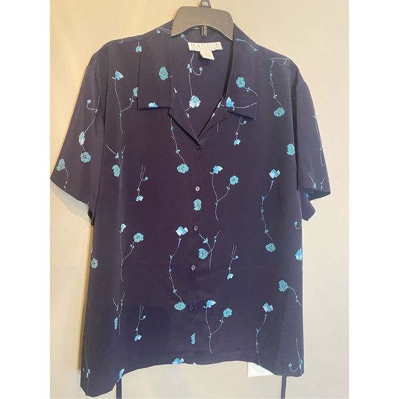 Ladies plus size floral blouse size 3X.  Tie back.  By Maggie McNaughton - Picture 1 of 3